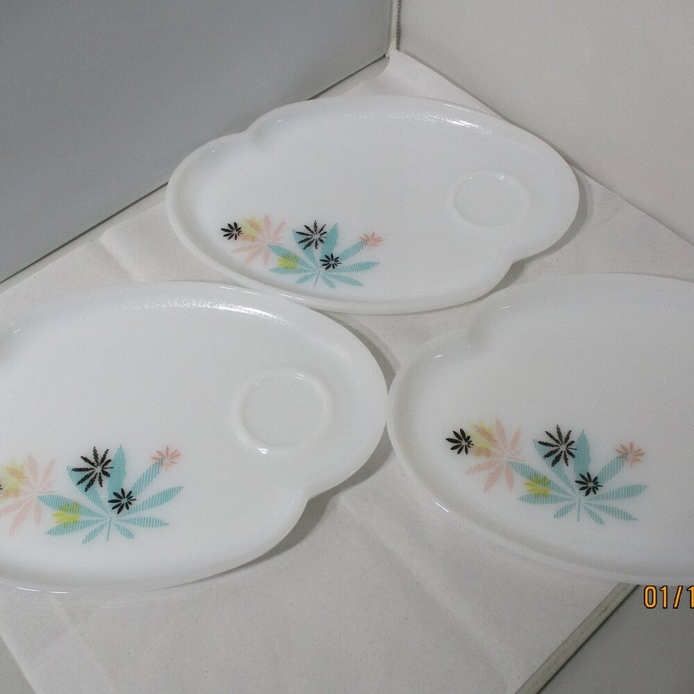Vintage MCM  Atomic Flower Milk Glass  Coffee Patio Snack Set Tray & Cup - Picture 5 of 12